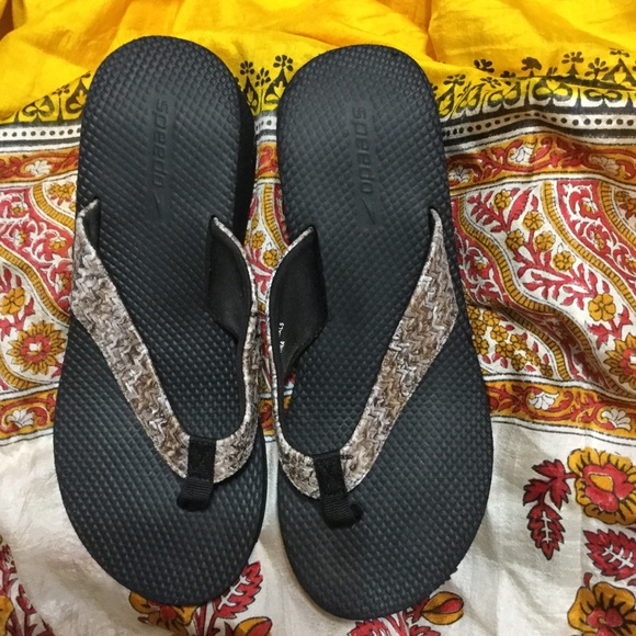 Speedo Shoes - 4 for $20. 🌧SPEEDO HEELED FLIP FLOPS  size 8